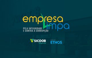 Banner com fundo verde escuro com o selo Empresa Limpa pela Integridade e contra a Corrupção, com os logotipos do Sicoob Engecred e do Instituto Ethos